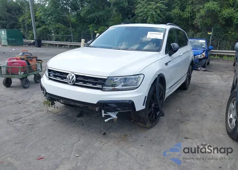 2020 Volkswagen Tiguan 2.0T Se/2.0T Se R-Line Black/2.0T Sel z USA, uszkodzony, nr VIN 3VV3B7AX1LM057760